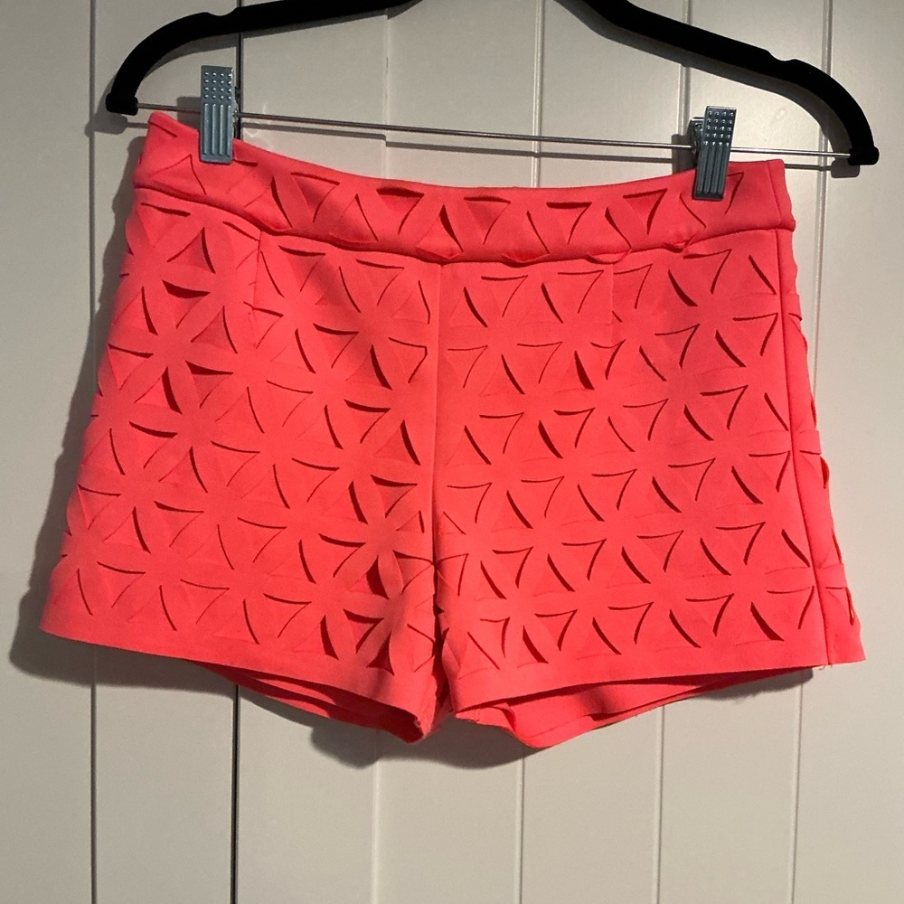 Lilly Pulitzer Coral Pink Laser Cut Scallop Shorts Women’s‎ Size 0